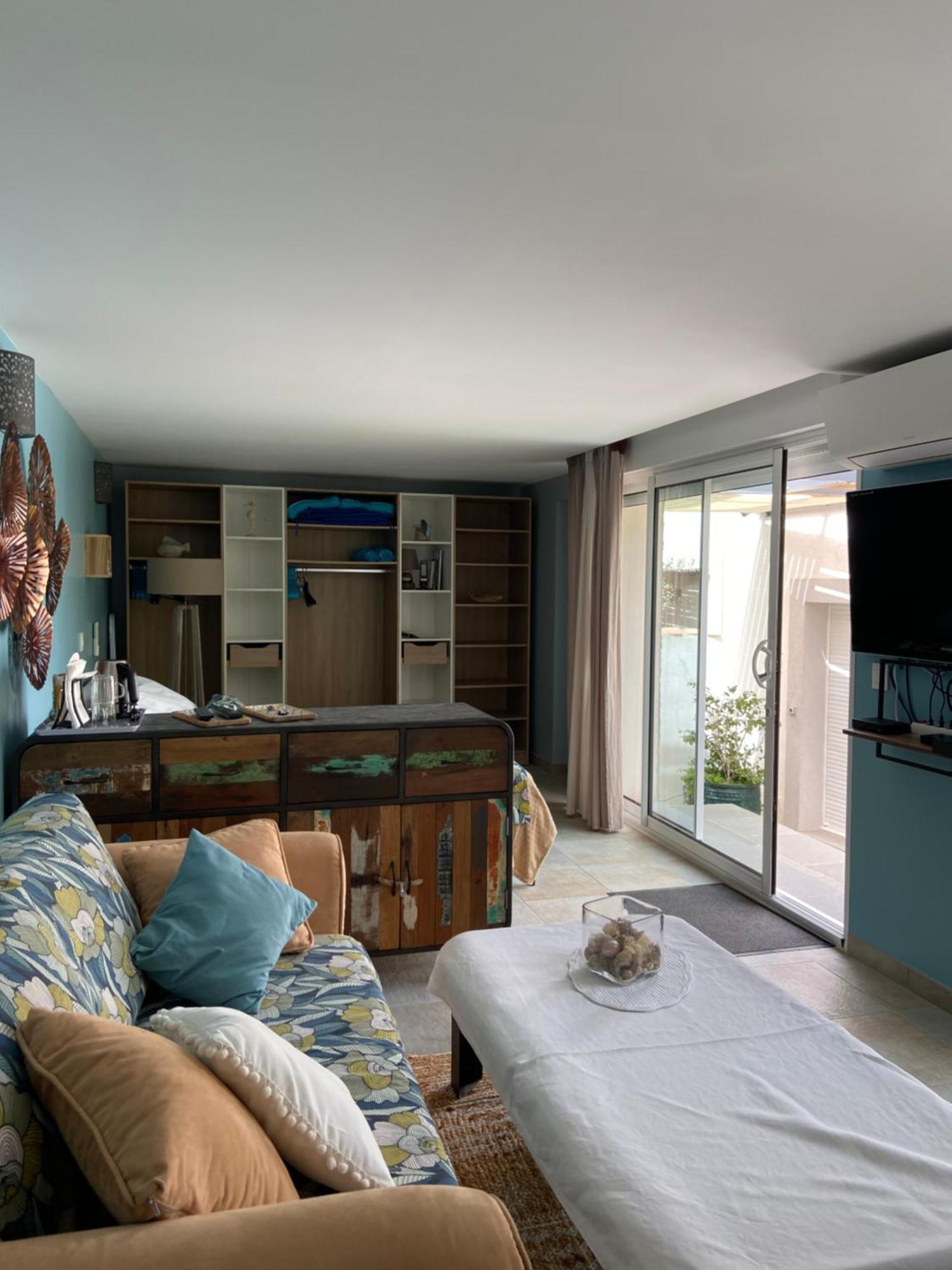 Les Terrasses Des Anthenors Bed and Breakfast Ensues-la-Redonne Exteriör bild