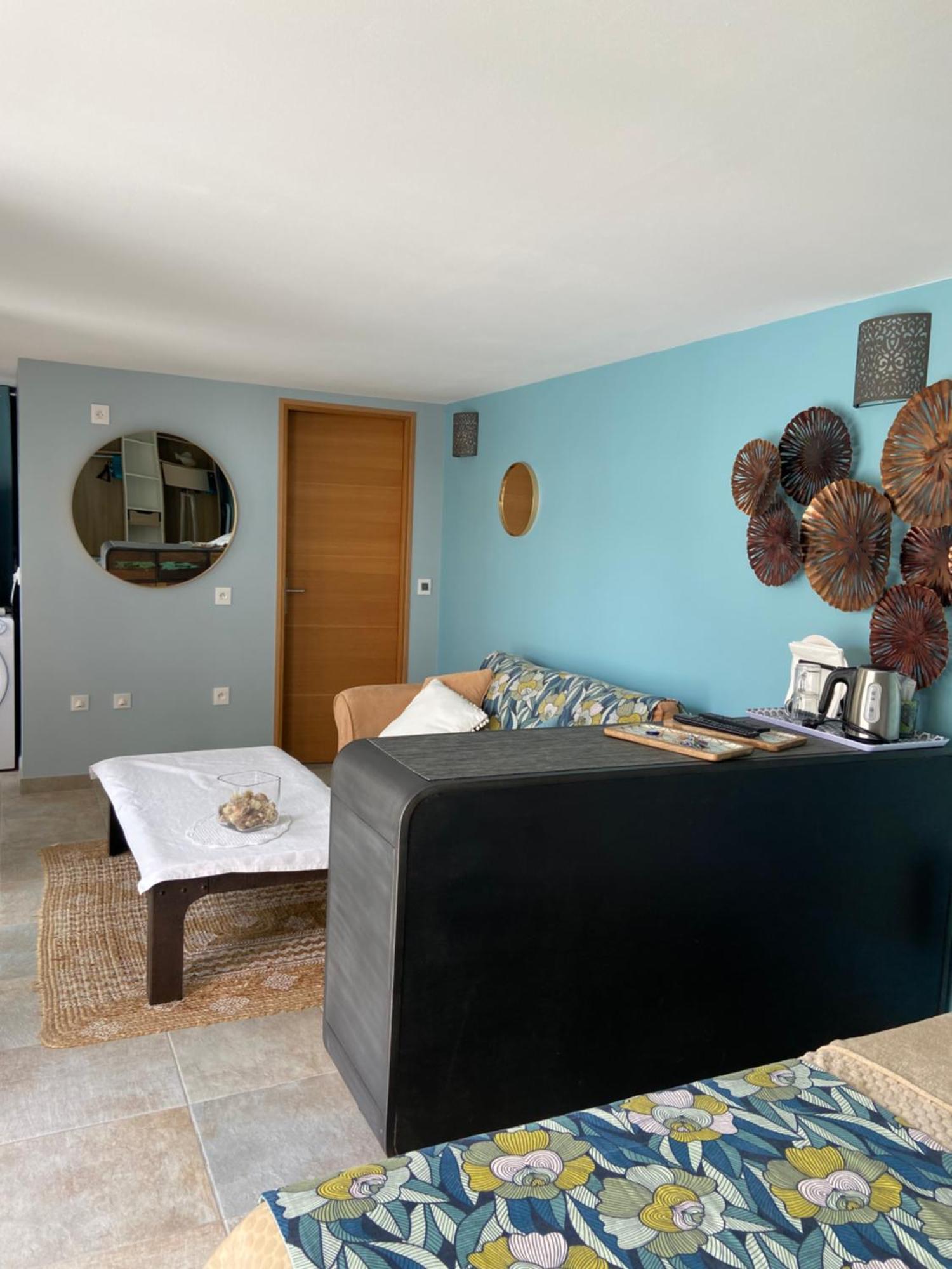 Les Terrasses Des Anthenors Bed and Breakfast Ensues-la-Redonne Exteriör bild